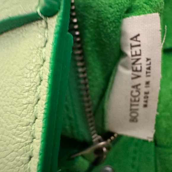 Bottega Veneta Cassette leather crossbody bag - Picture 9 of 13